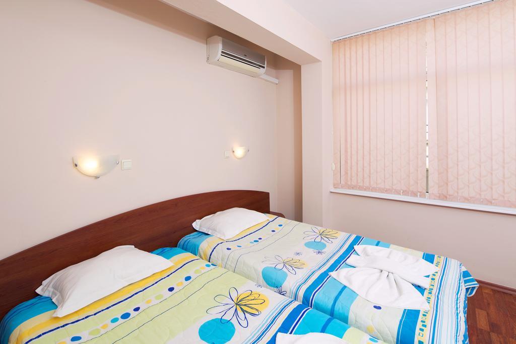 Red House Guest House Nesebar Bilik gambar